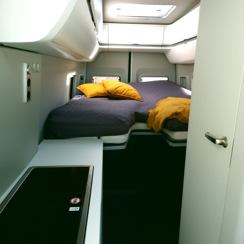 Retkeilyauton makuutilat